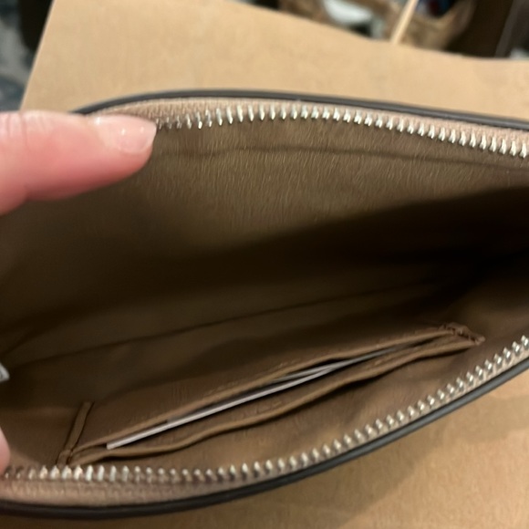 Coach Large Corner Zip Wristlet Taupe $168 retail! - Picture 3 of 9